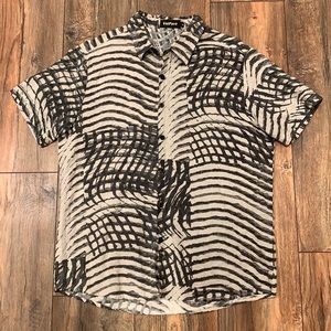 Men’s Short-Sleeve Button-Up Shirt
